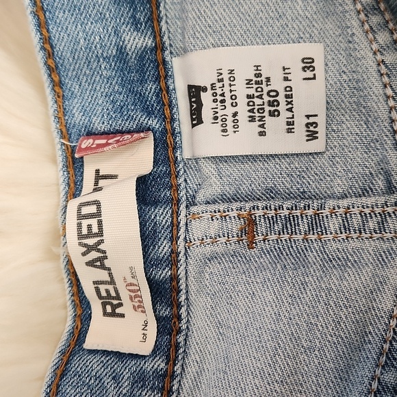 Levi's 550 Relaxed Fit Light Wash Jean's - Picture 2 of 3